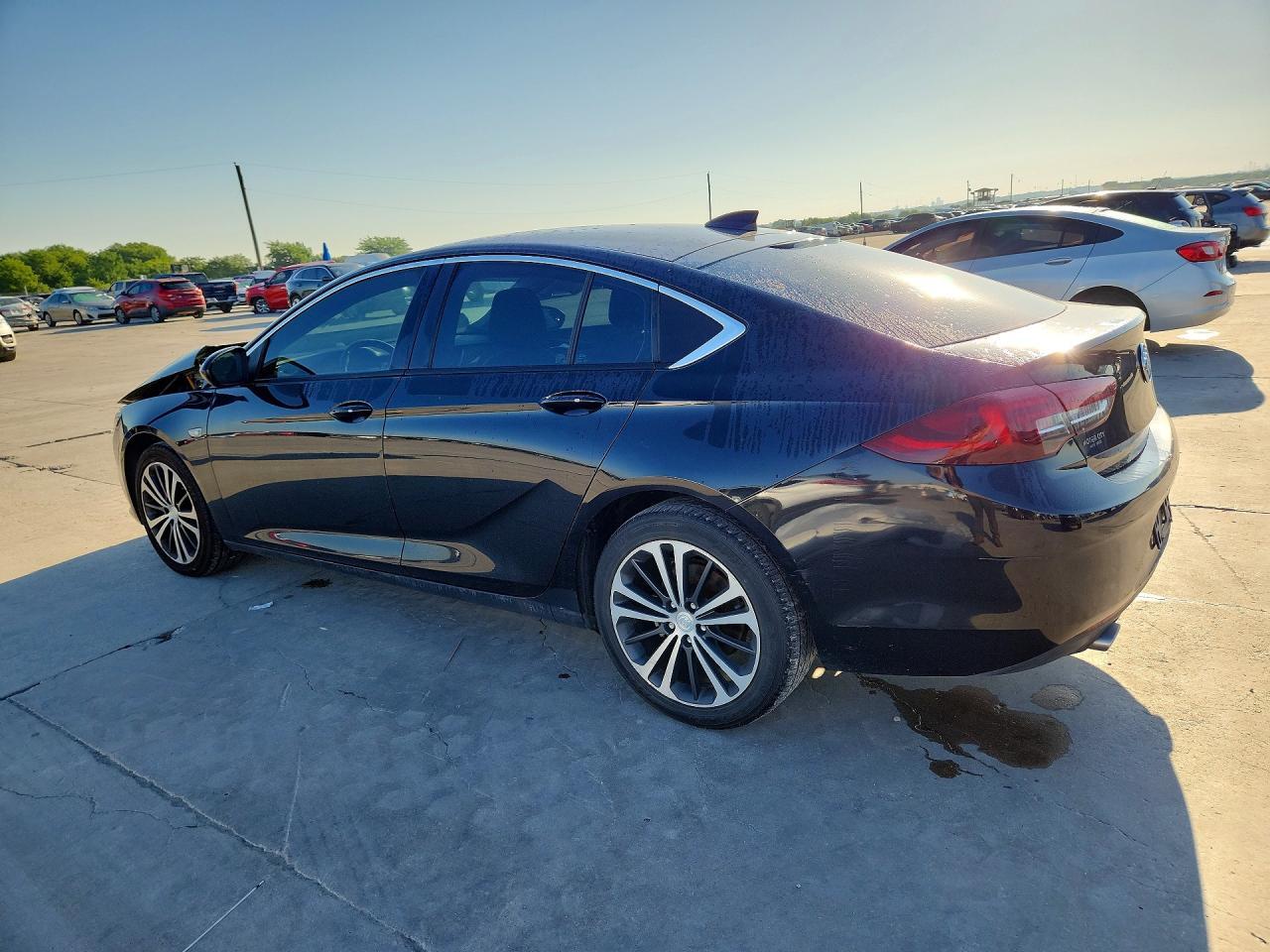 2019 Buick Regal Preferred Ii - Image 2