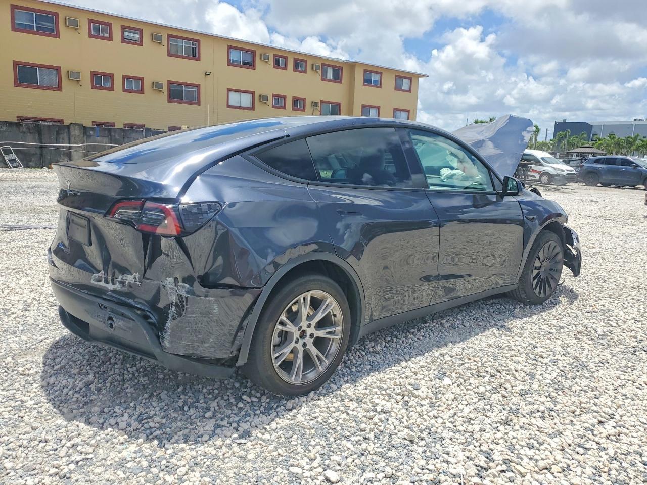 2024 Tesla Model Y - Image 3
