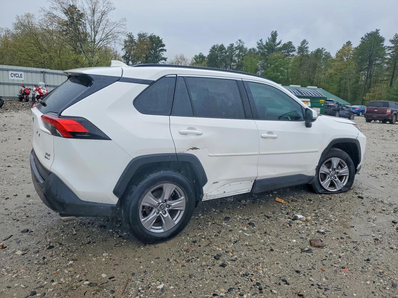 2025 Toyota Rav4 Hybrid Xle - Image 3