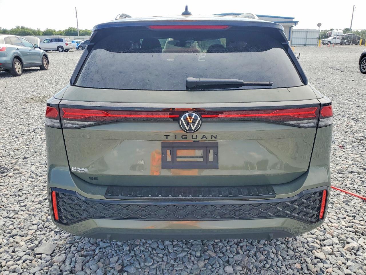 2026 Volkswagen Tiguan Se R-Line Black - Image 6