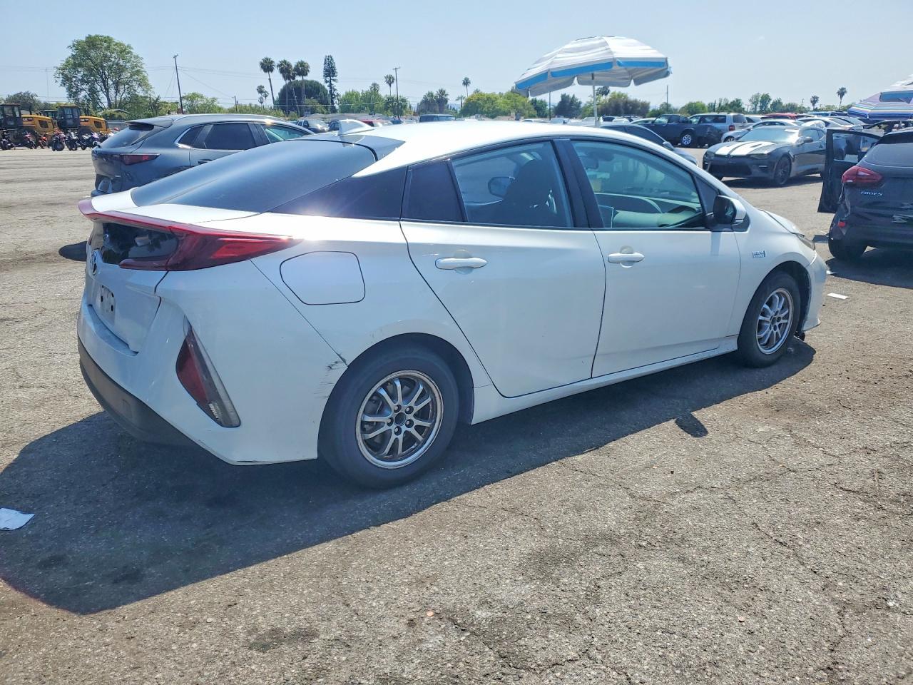2021 Toyota Prius Prime Le - Фото 3