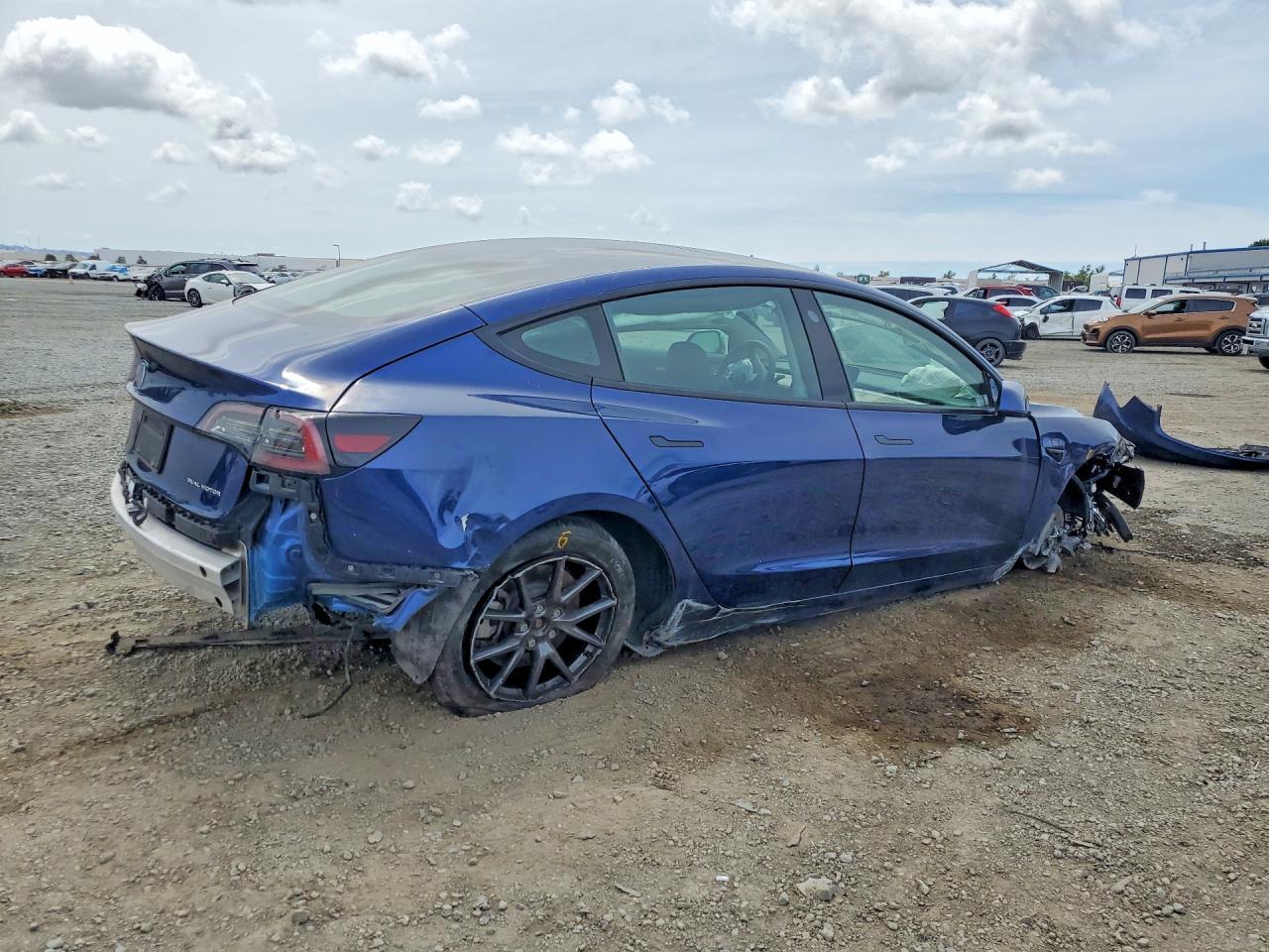 2022 Tesla Model 3 - Image 3