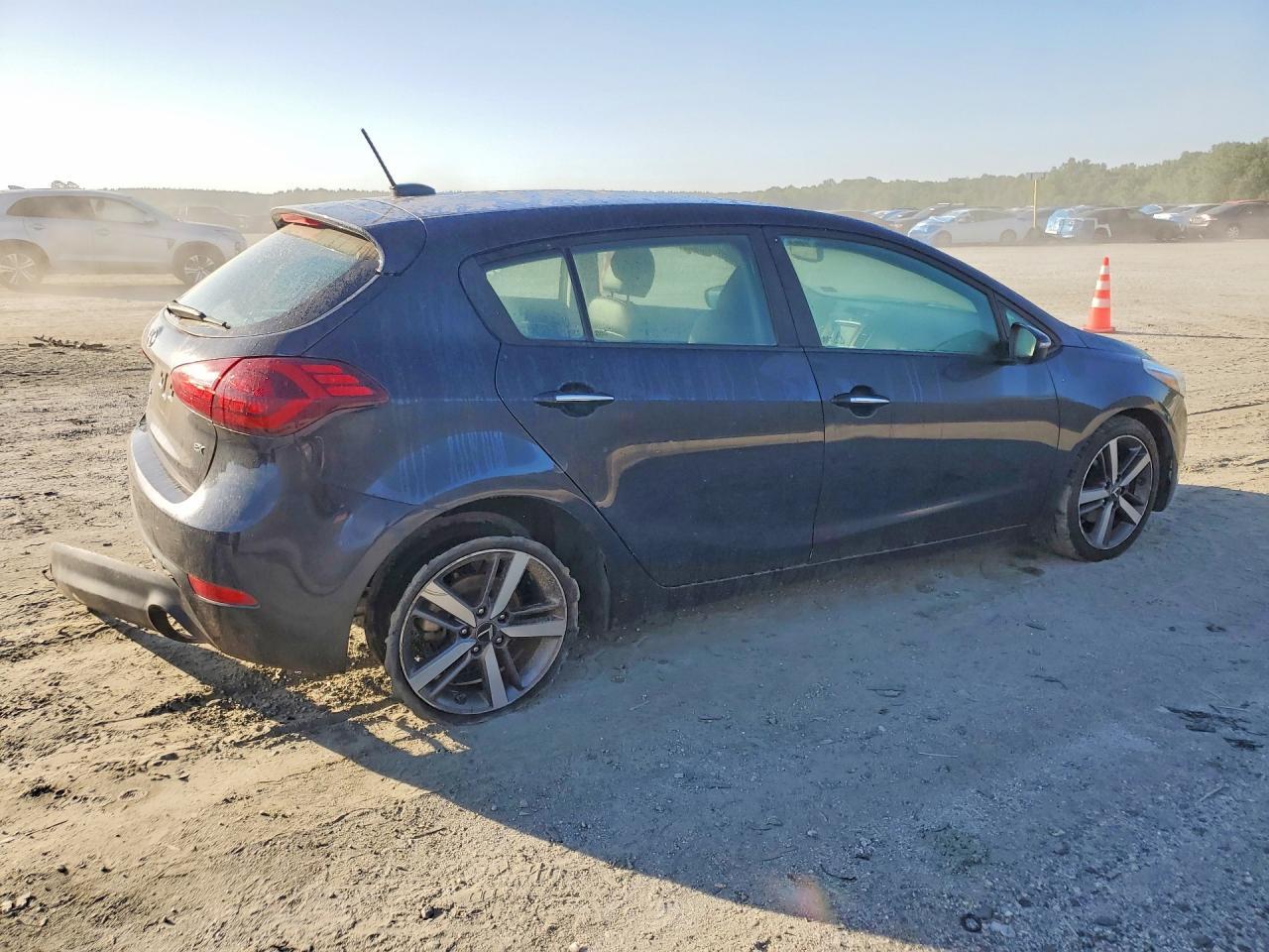 2017 Kia Forte - Image 3