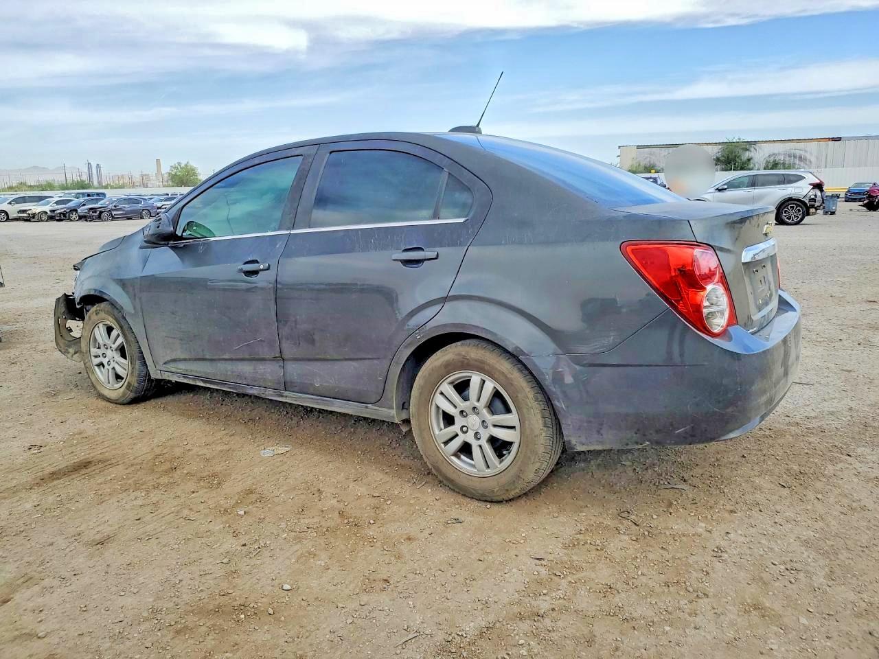 2016 Chevrolet Sonic Lt - Image 2