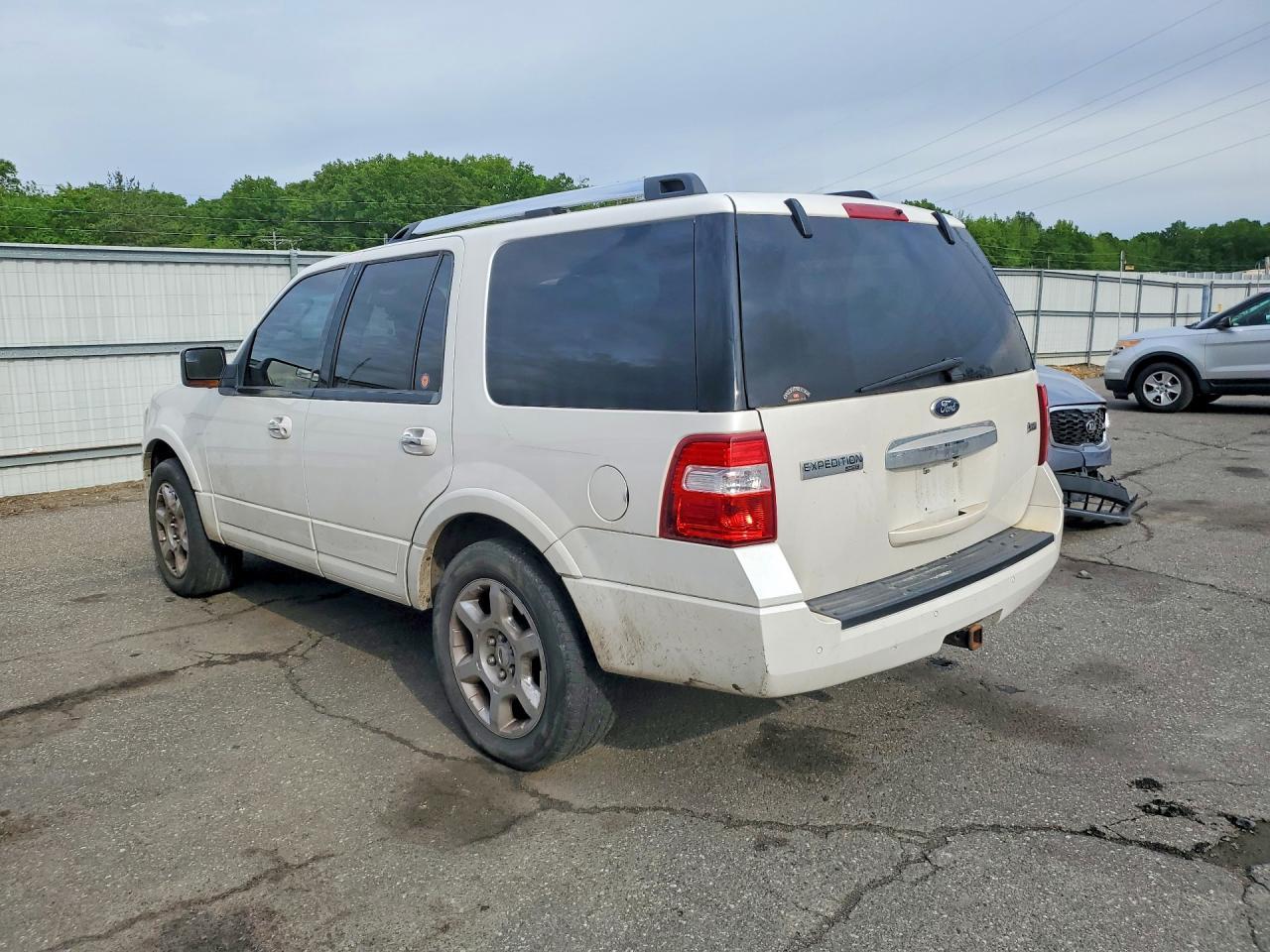 2013 Ford Expedition Limited - Фото 2