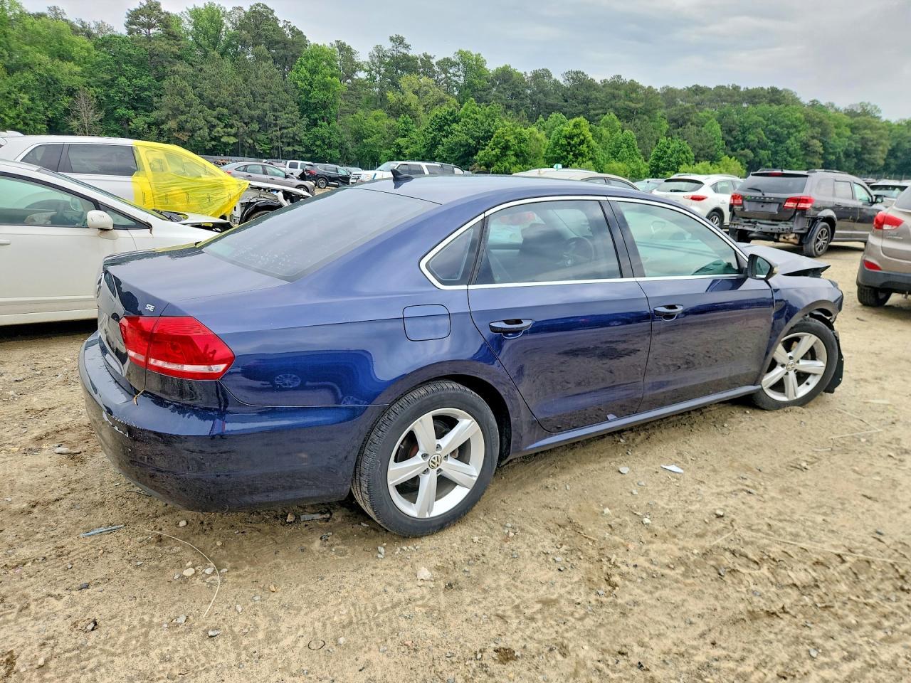 2012 Volkswagen Passat Se - Image 3