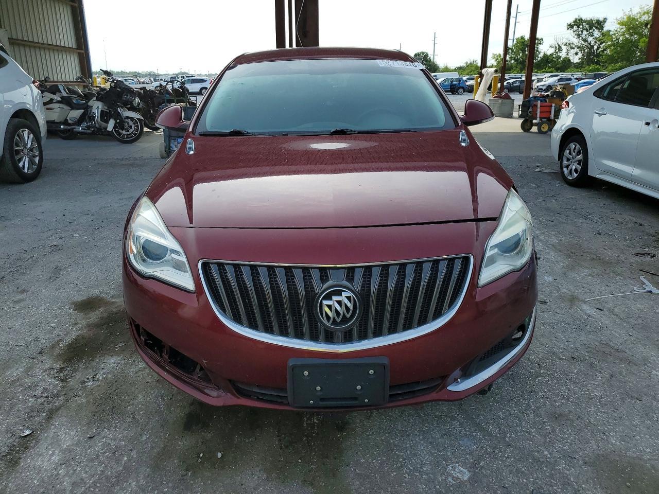 2017 Buick Regal Sport Touring - Image 5