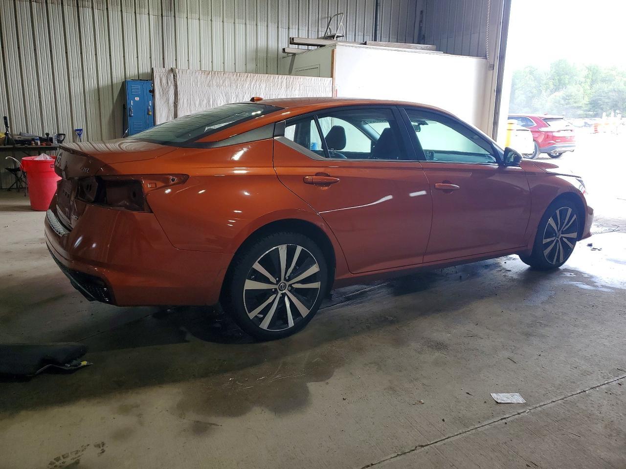 2021 Nissan Altima Sr - Фото 3