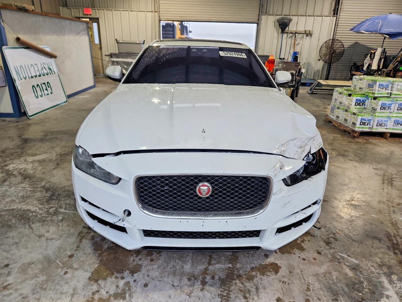 2017 Jaguar Xe - Фото 5