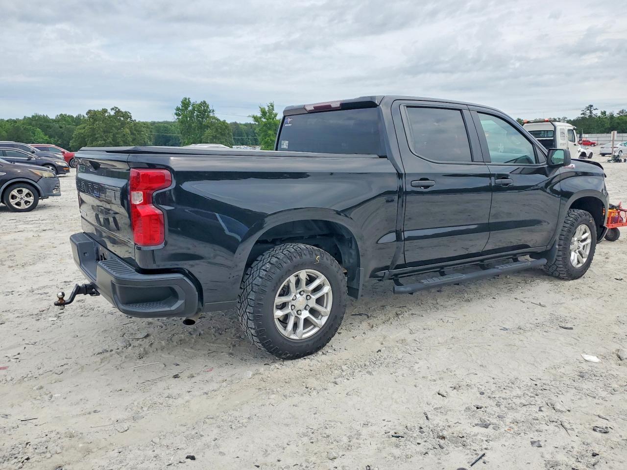 2022 Chevrolet Silverado K1500 - Фото 3