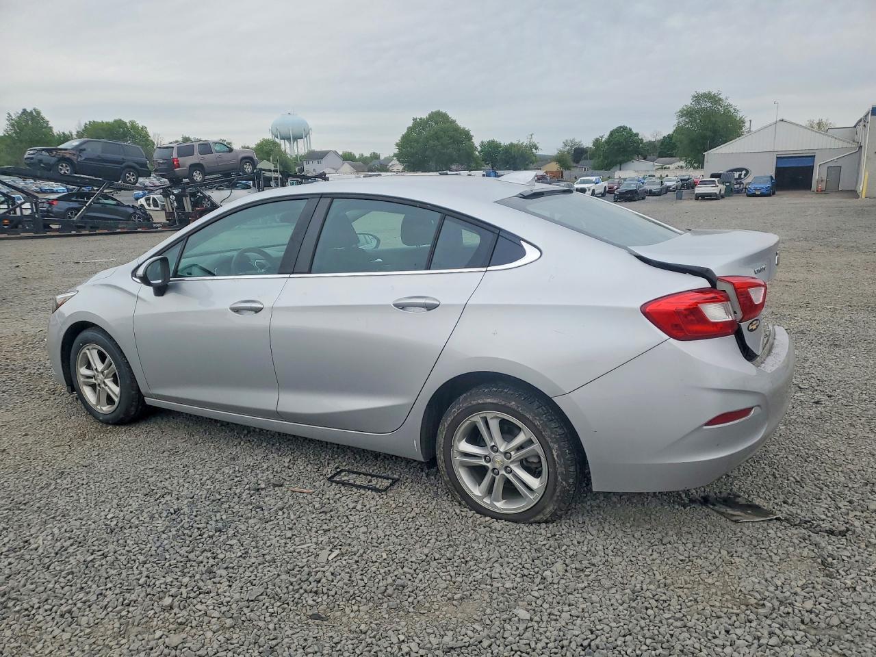 2017 Chevrolet Cruze Lt - Image 2