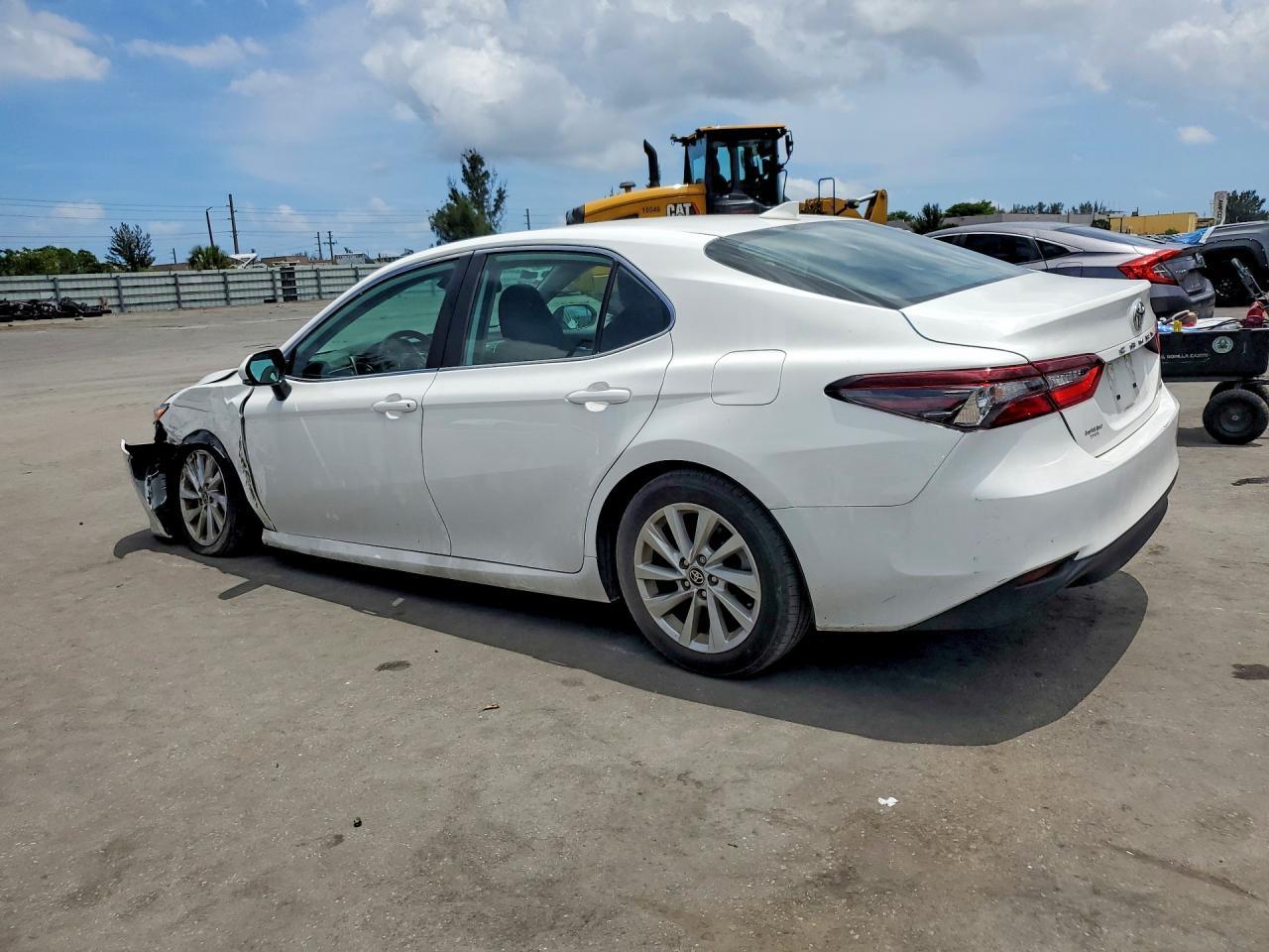 2024 Toyota Camry Le - Image 2
