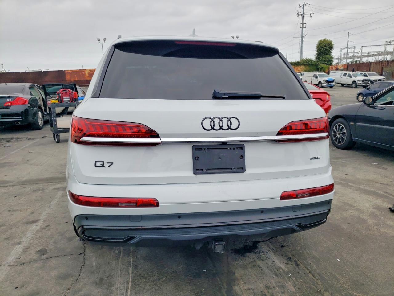 2021 Audi Q7 Premium Plus - Image 6
