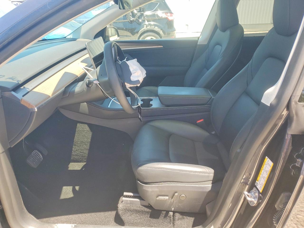 2025 Tesla Model Y - Image 7