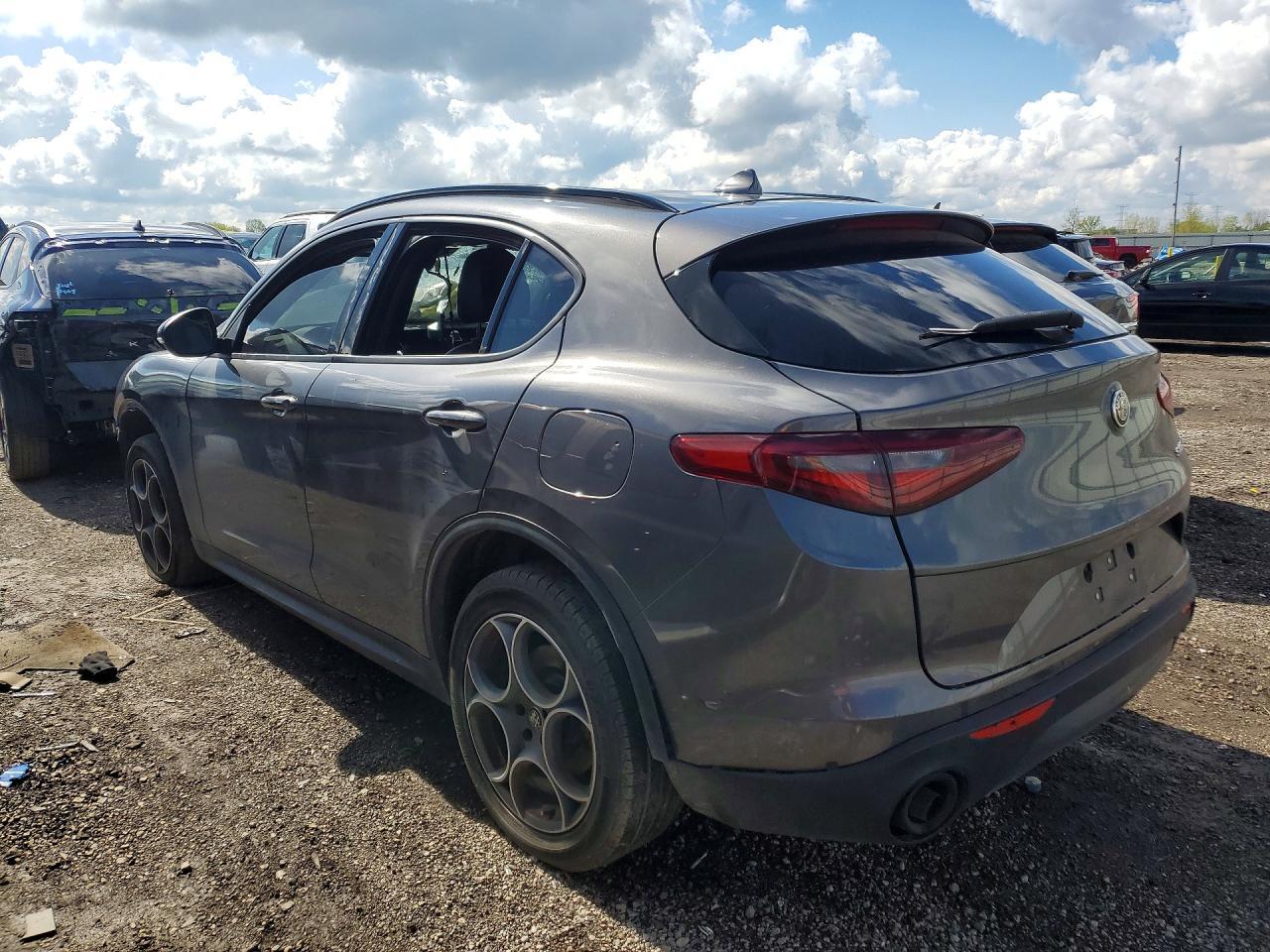 2022 Alfa Romeo Stelvio - Image 2