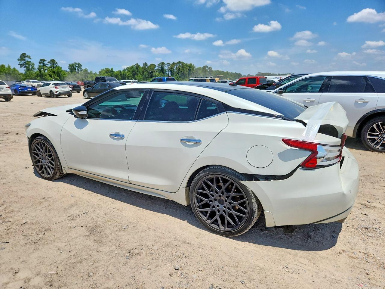2017 Nissan Maxima Platinum - Image 2