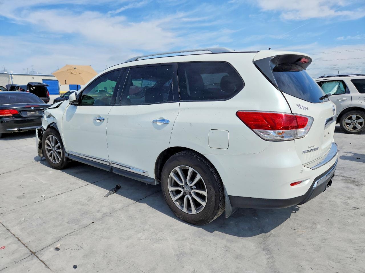 2015 Nissan Pathfinder Sl - Image 2
