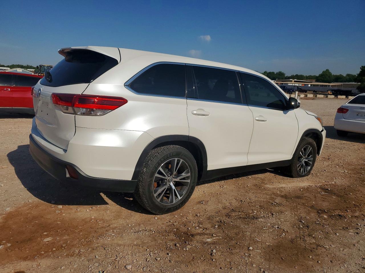2019 Toyota Highlander Le - Фото 3