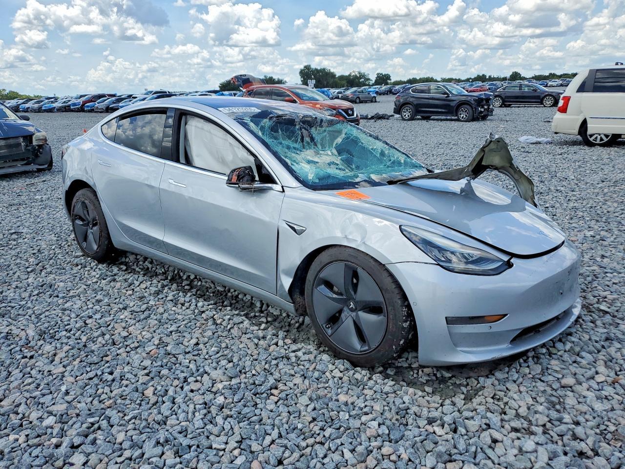 2018 Tesla Model 3 - Фото 4