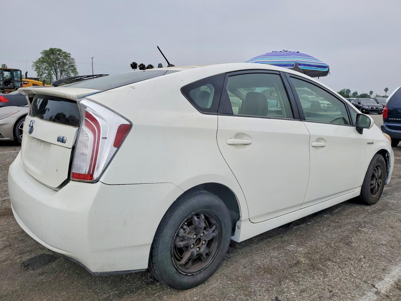 2012 Toyota Prius Two - Фото 3