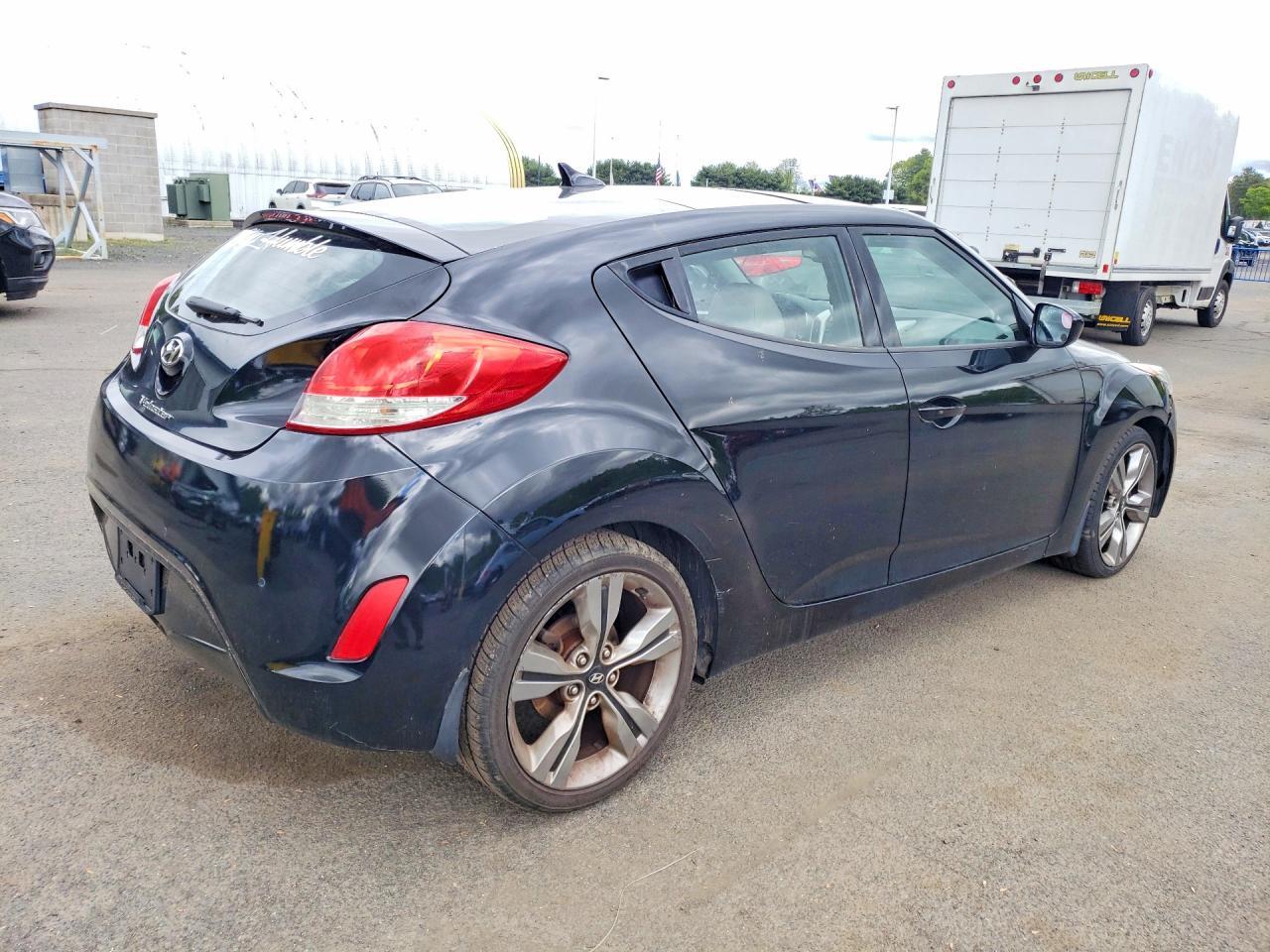 2013 Hyundai Veloster Base - Image 3
