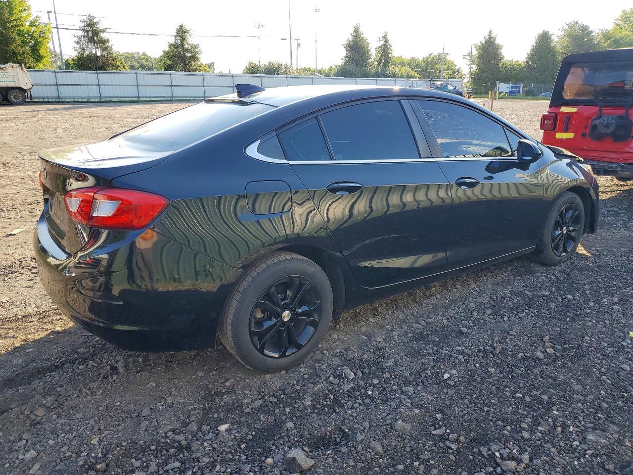 2019 Chevrolet Cruze Lt - Image 3