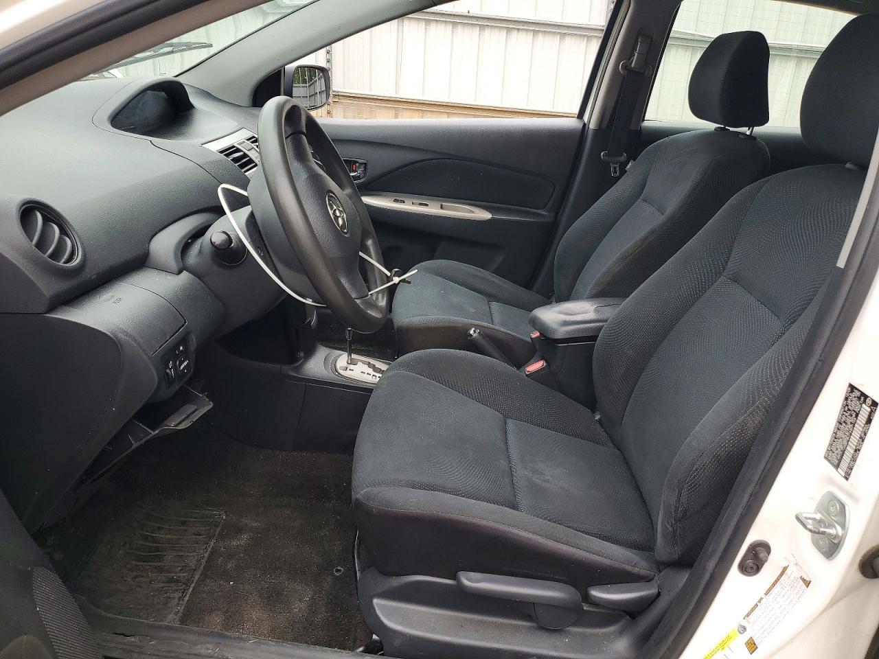 2010 Toyota Yaris Base - Фото 7
