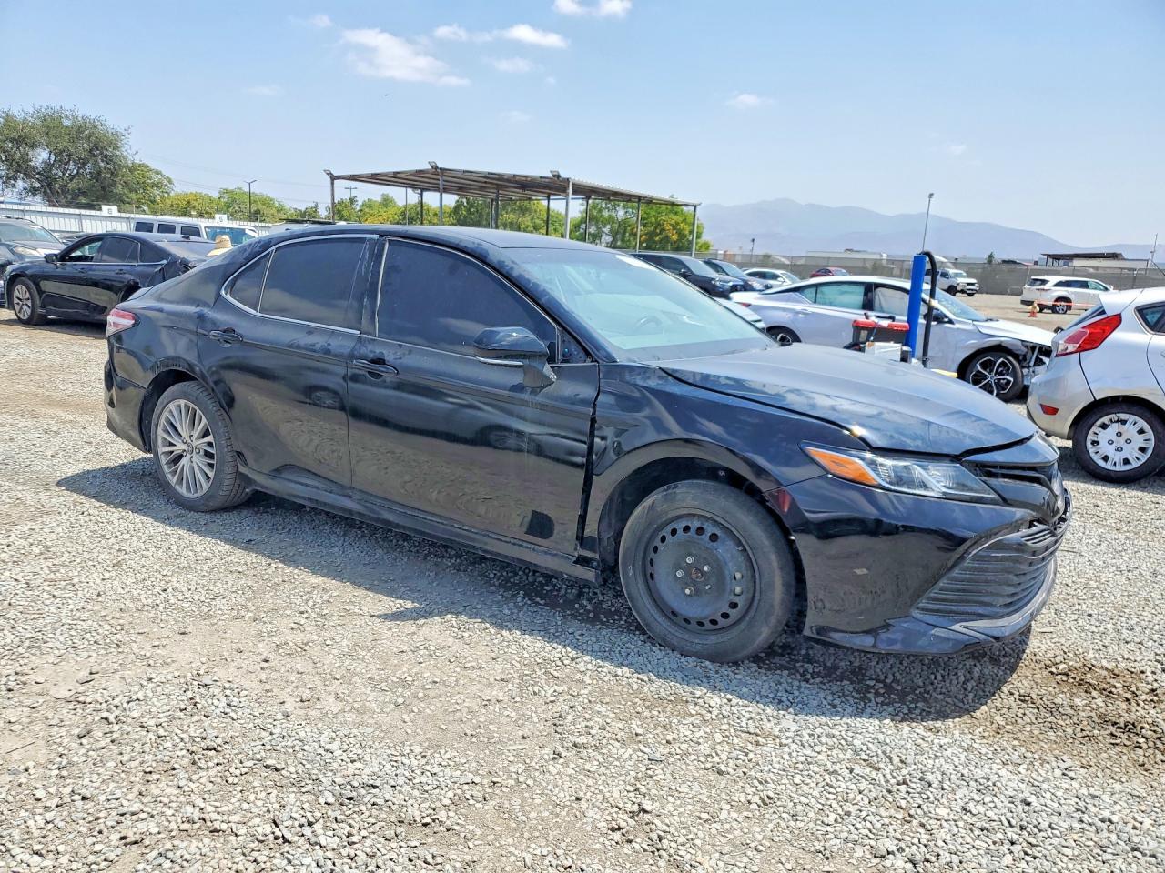 2019 Toyota Camry Hybrid Xle - Image 4