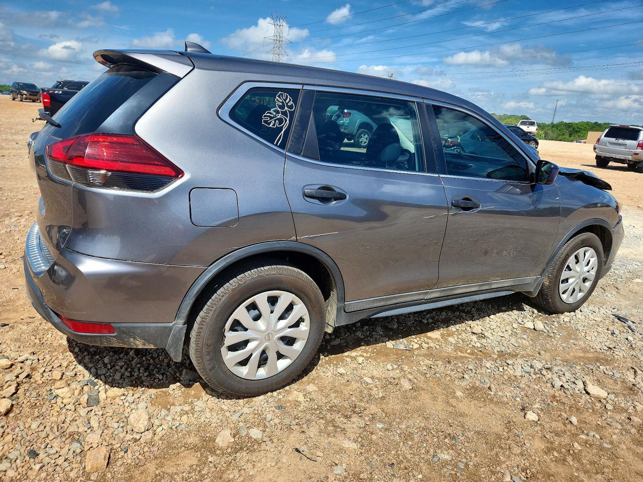 2017 Nissan Rogue S - Image 3