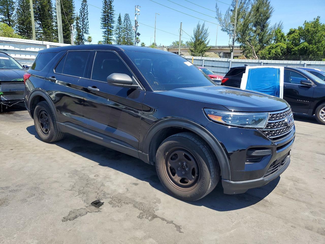 2022 Ford Explorer Police Interceptor - Image 4