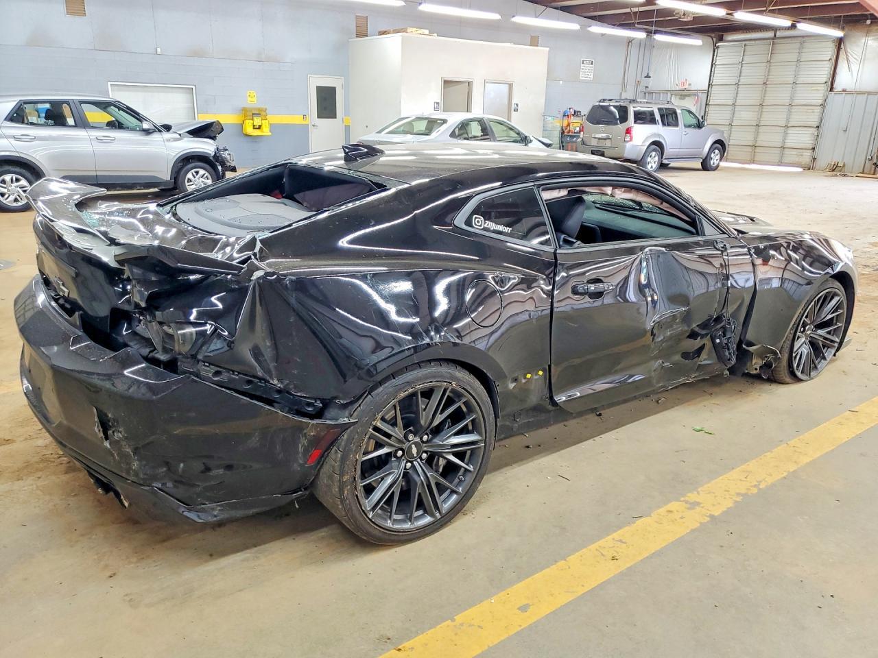 2019 Chevrolet Camaro Zl1 - Image 3