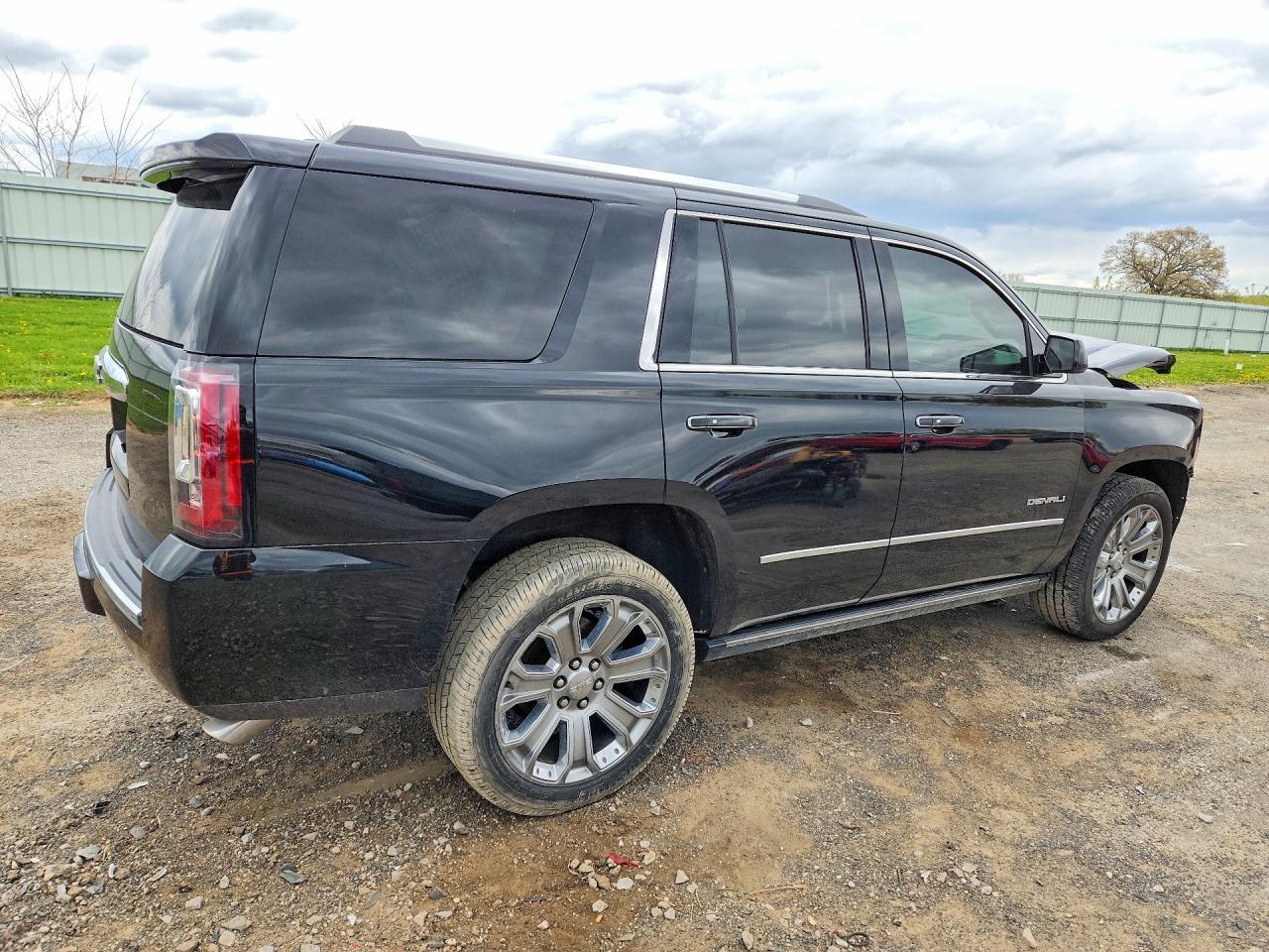 2017 GMC Yukon Denali - Image 3