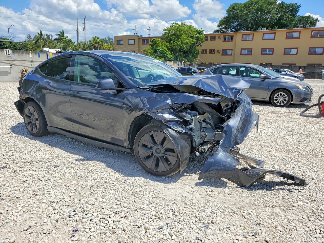 2025 Tesla Model Y - Image 4