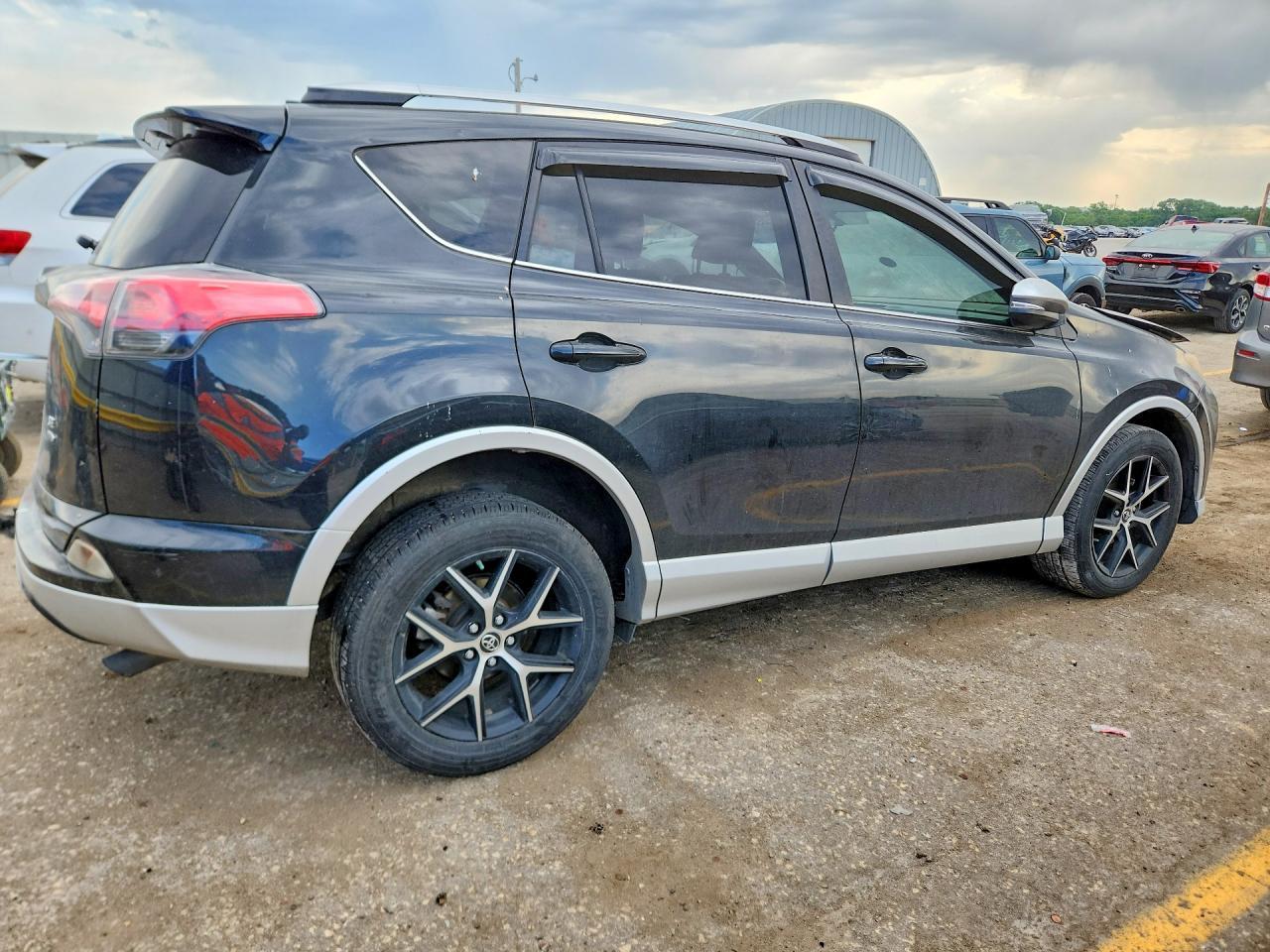 2016 Toyota Rav4 Se - Image 3