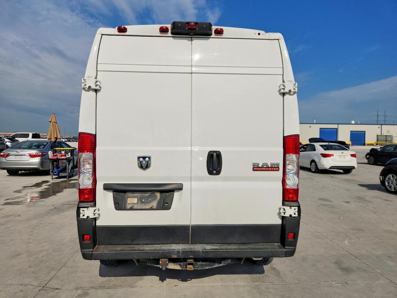 2021 Ram Promaster 2500 Delivery Van - Фото 6