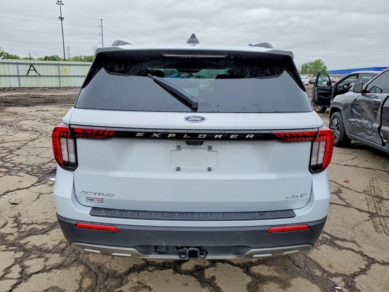 2025 Ford Explorer Active - Фото 6