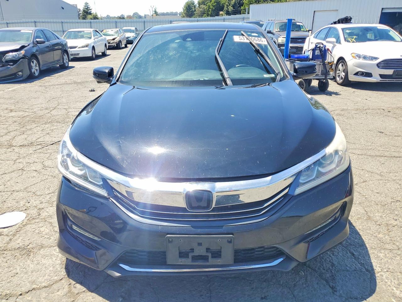 2017 Honda Accord Hybrid Exl - Image 5