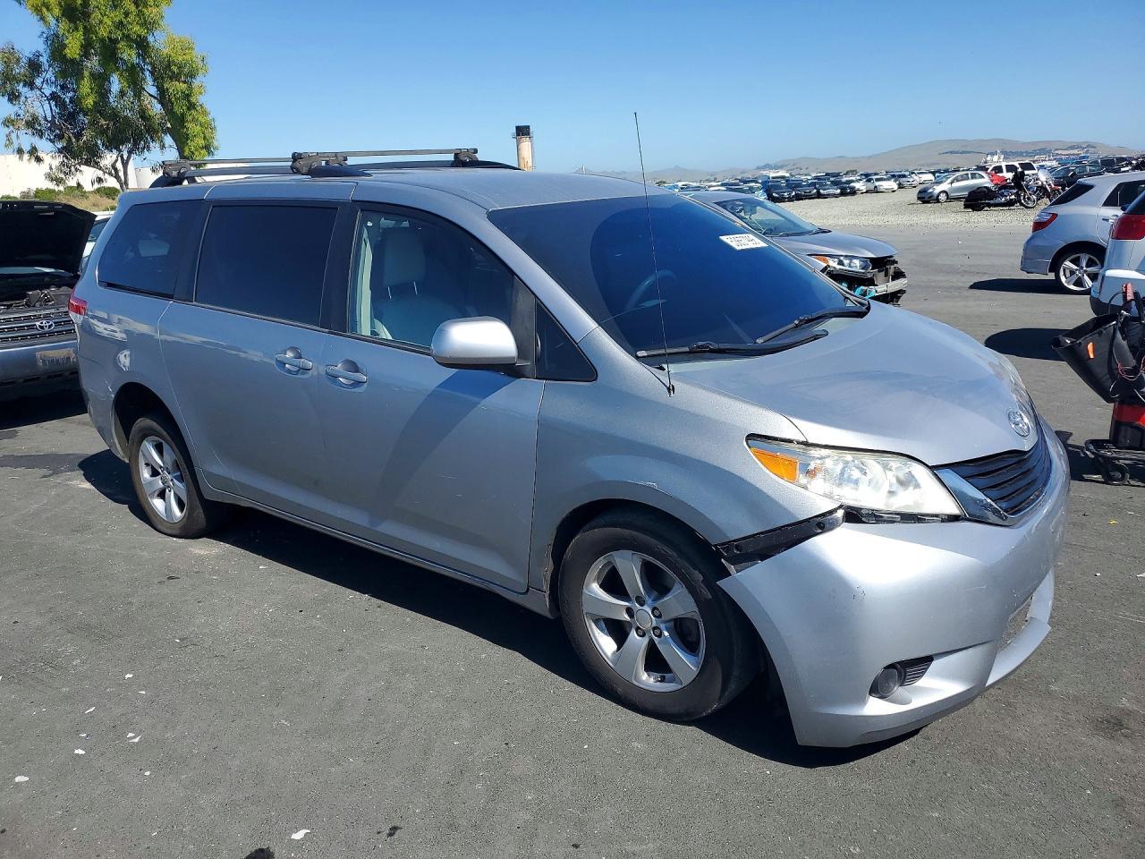 2013 Toyota Sienna Le - Image 4