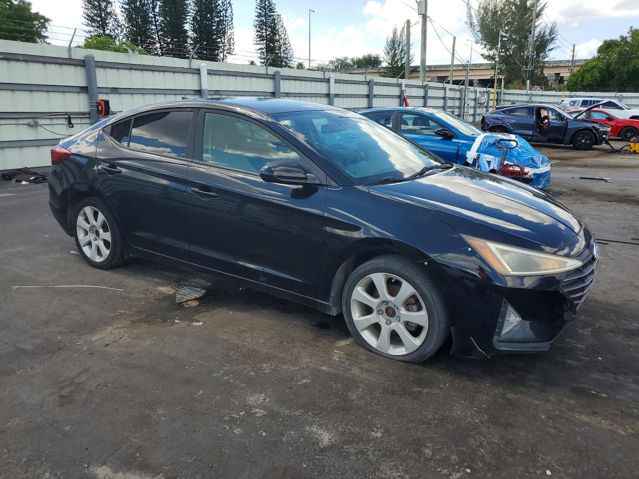 2019 Hyundai Elantra Sel - Фото 4