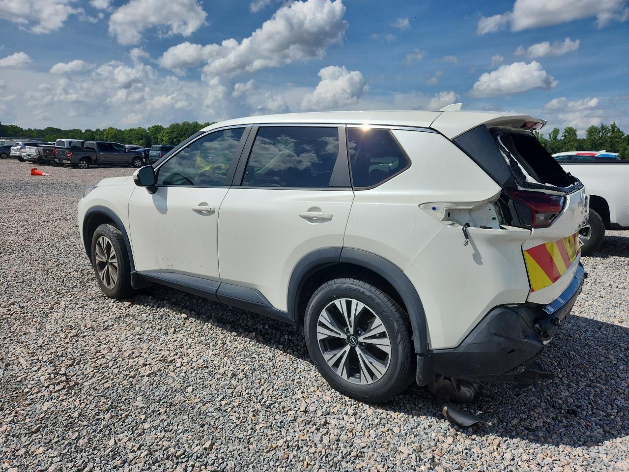 2023 Nissan Rogue Sv - Image 2