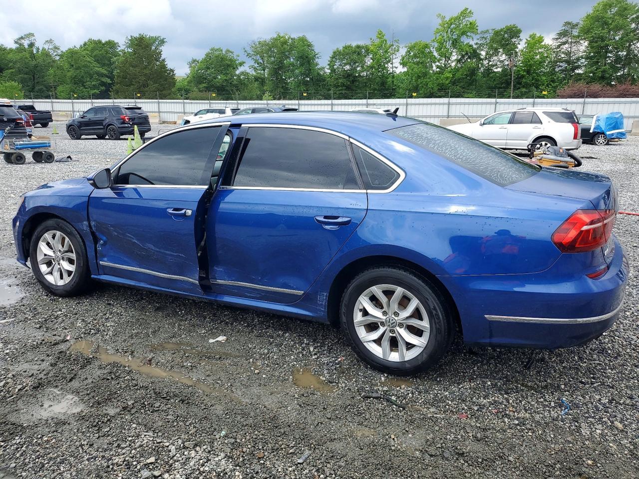2017 Volkswagen Passat S - Фото 2