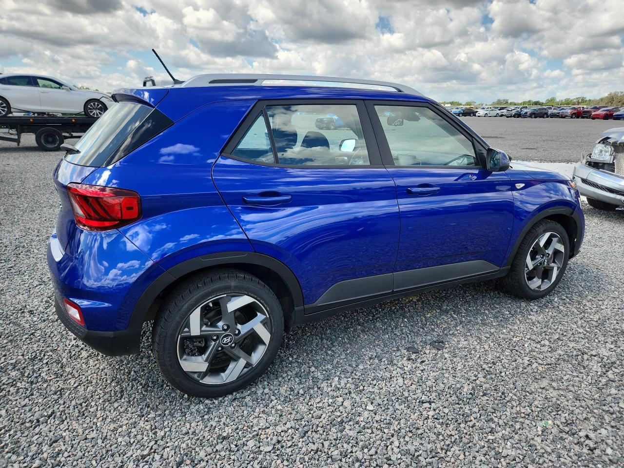 2024 Hyundai Venue Sel - Image 3