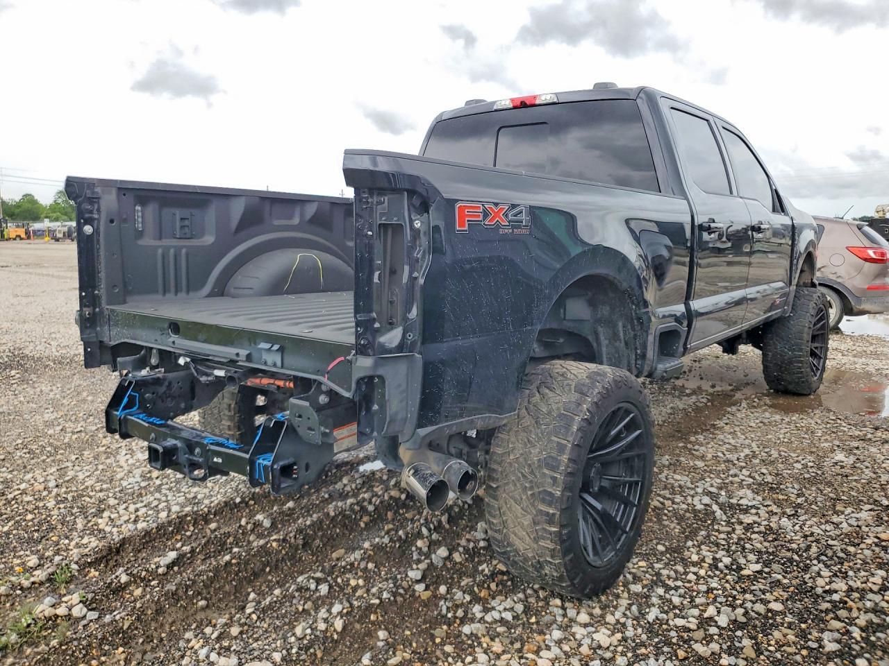 2025 Ford F250 Super Duty - Фото 3