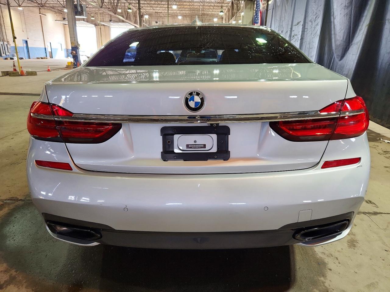 2019 BMW 740 I - Фото 6