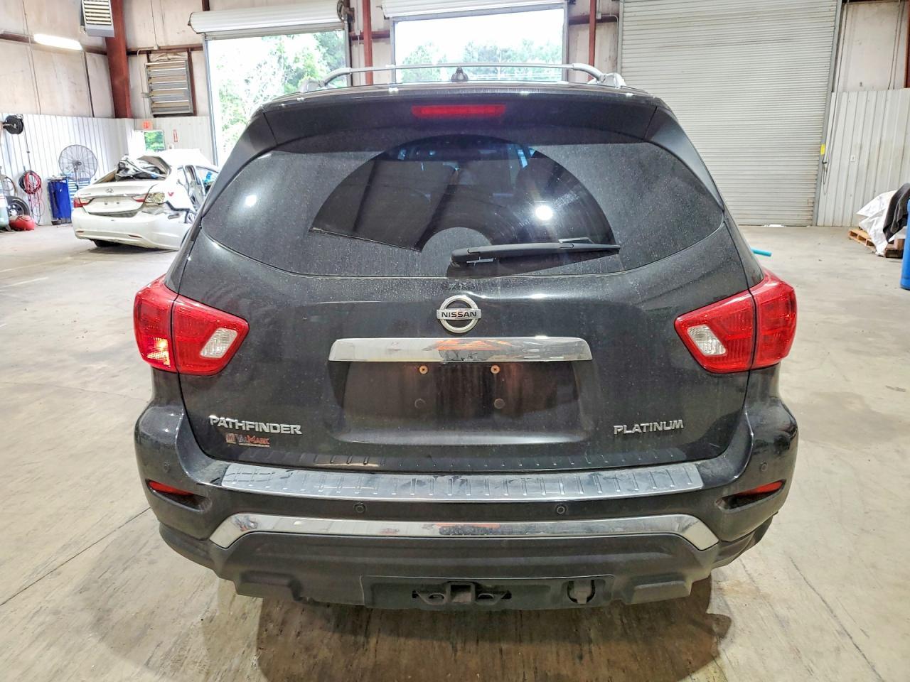 2017 Nissan Pathfinder Platinum - Фото 6