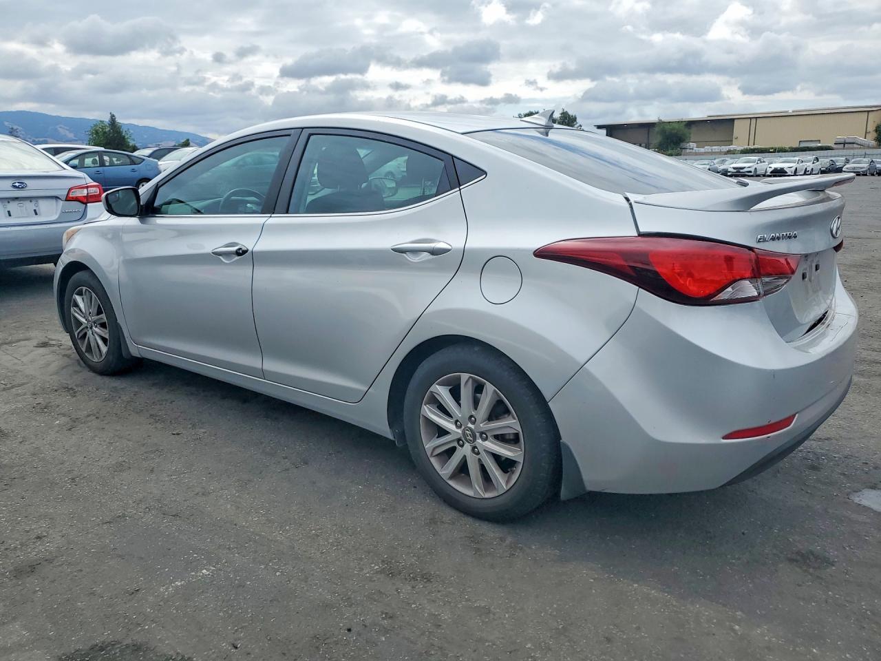 2015 Hyundai Elantra Se - Image 2