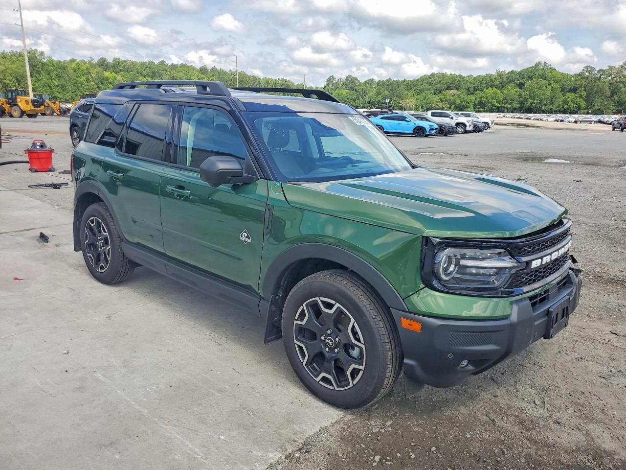 2025 Ford Bronco Sport Outer Banks - Image 4