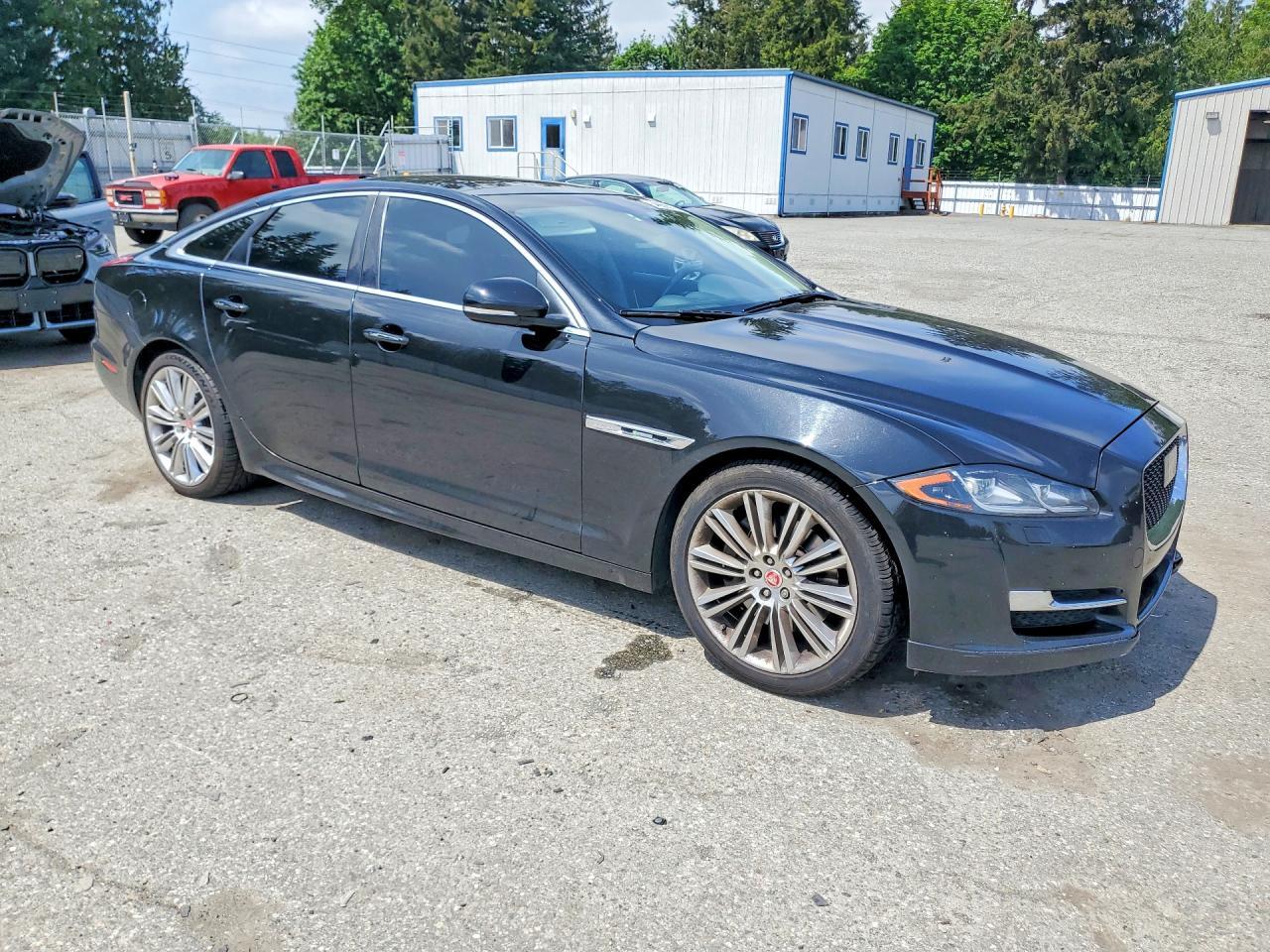 2016 Jaguar Xj - Image 4