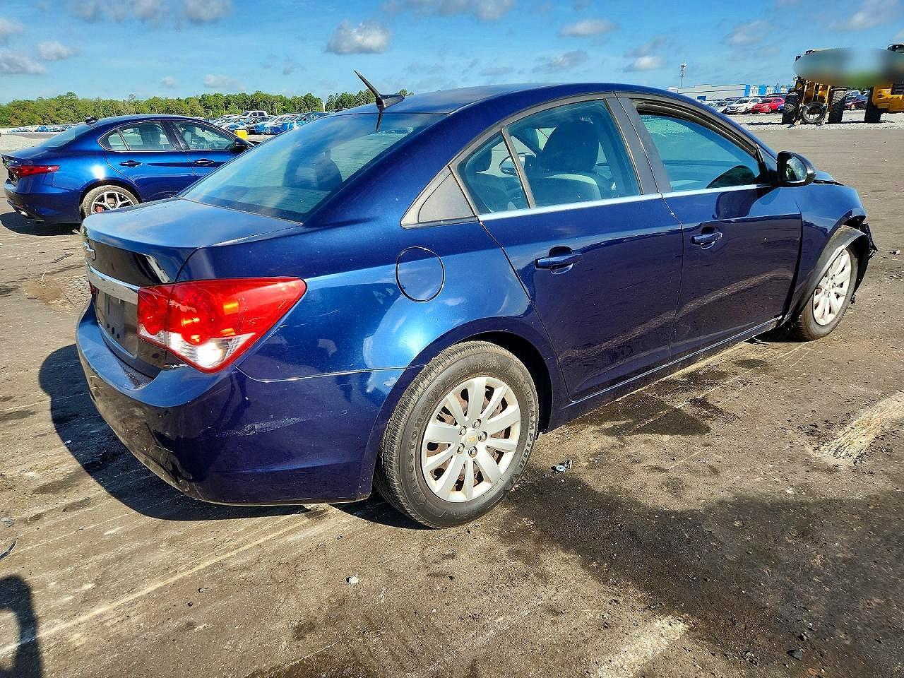 2011 Chevrolet Cruze Ls - Фото 3