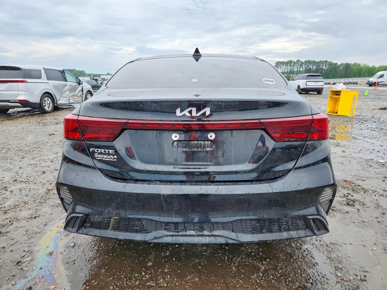 2022 Kia Forte Lxs - Image 6